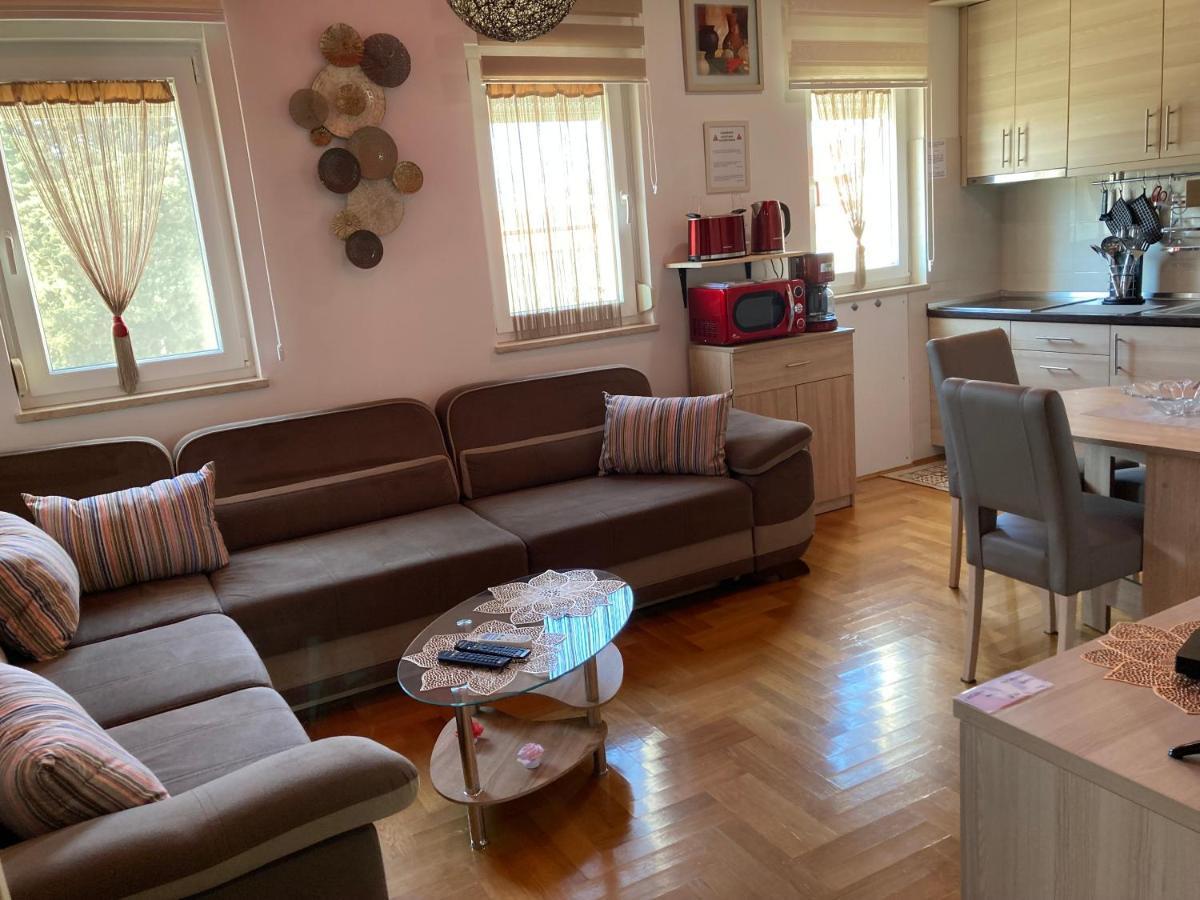 אומאג Apartment Capriati With Parking Garage מראה חיצוני תמונה