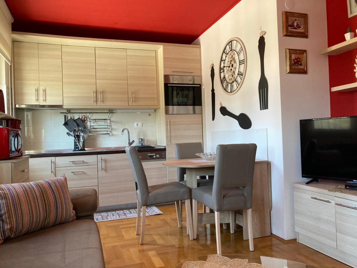 אומאג Apartment Capriati With Parking Garage מראה חיצוני תמונה